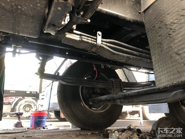 专业化猪仔运输车什么样,这款东风天龙KL载货车名不虚传