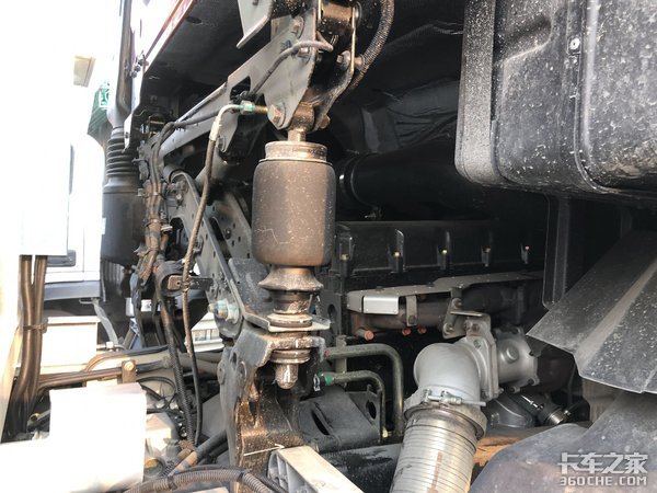 专业化猪仔运输车什么样,这款东风天龙KL载货车名不虚传