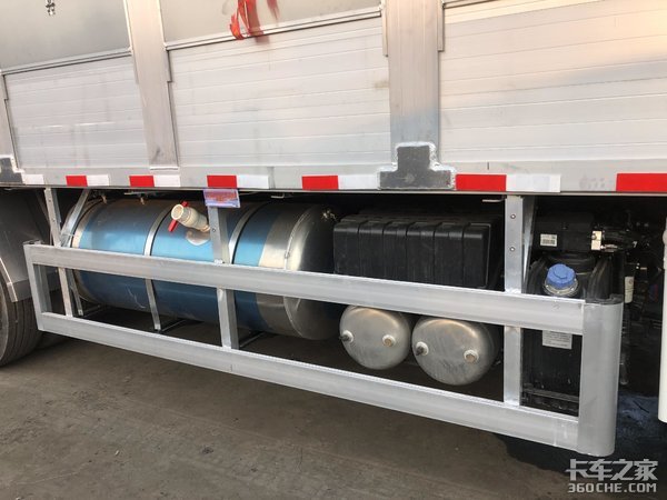 专业化猪仔运输车什么样,这款东风天龙KL载货车名不虚传