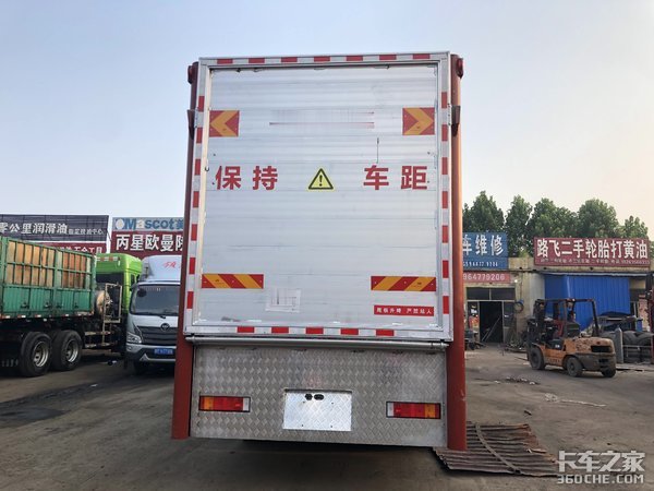 专业化猪仔运输车什么样,这款东风天龙KL载货车名不虚传