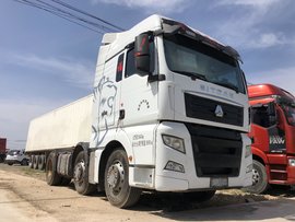 自重7.7吨，实拍重汽汕德卡二手双导牵引车，当年卖38万