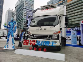 底盘+冷机+厢体一次购买 骏铃冰博士网络版正式发布 售价14.28万
