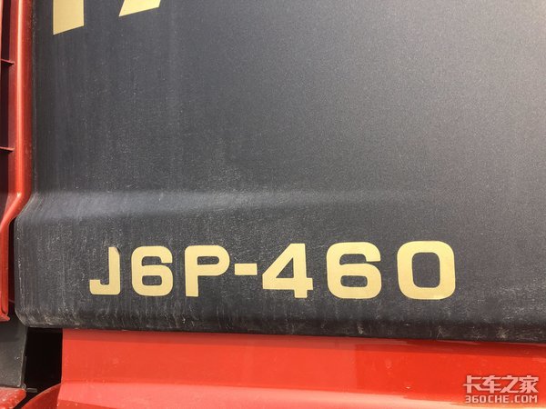实拍解放J6P 8X4冷藏车，为啥不是气囊悬挂？车主：没优惠