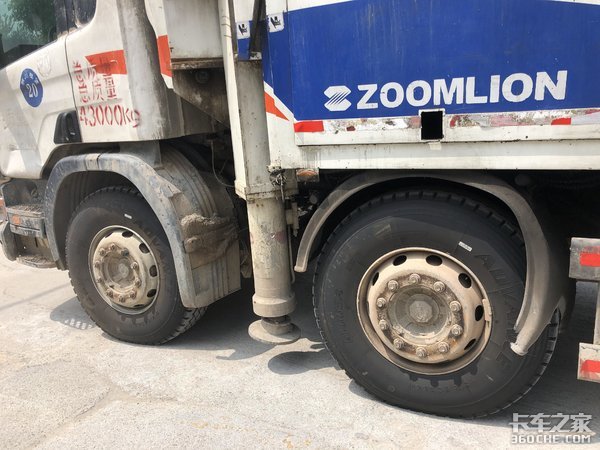 开了10年的国三斯堪尼亚泵车还没报废，卖到新疆还能继续工作