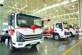 吉利商用车与徐工环境开启战略合作 致力美丽城市建设