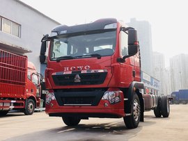 配220马力潍柴发动机,轻量化底盘设计,实拍重汽TX5载货车