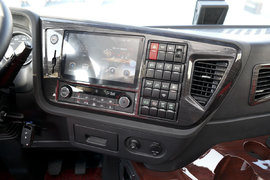 中控屏从7寸到12寸 这11款国产热门重卡你选谁?最大的竟是它!