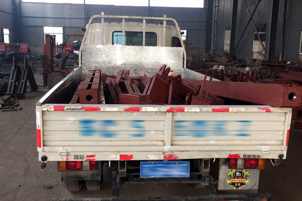 从第一台轻卡开始就与它结缘 江铃轻卡让卡友王称拉货休息两不误