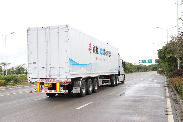 乘龙T7智能冷藏车 八千里路智与鲜