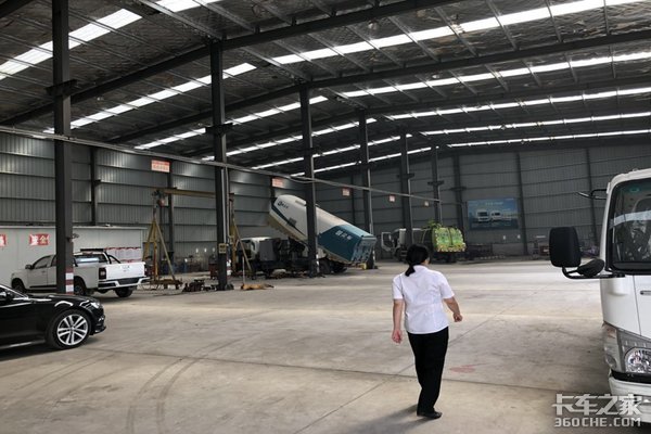 ���ն���������ʮ��M100��Ʒ�ƽ��