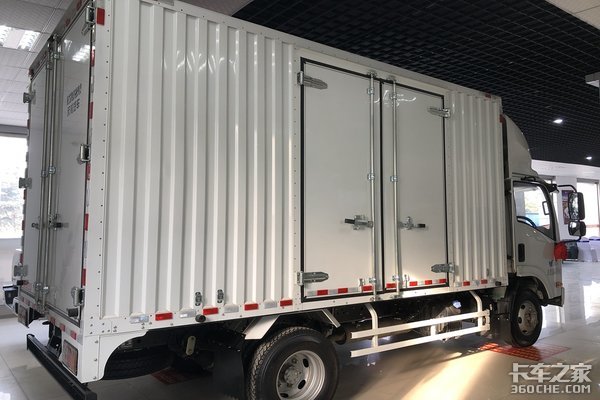 ���ն���������ʮ��M100��Ʒ�ƽ��