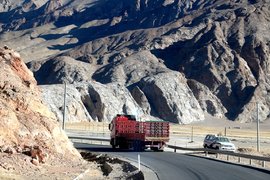 锣响团队深入无人区 新国标挂车直面恶劣环境