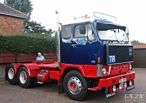 沃尔沃早期平头卡车 这大灯造型太萌了
