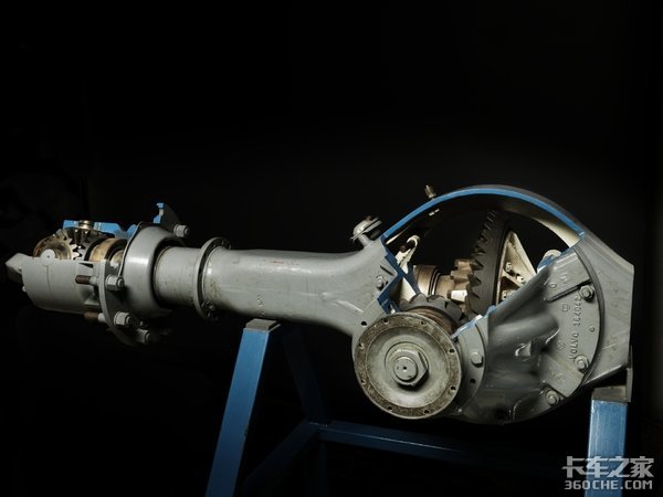 沃尔沃早期平头卡车 这大灯造型太萌了