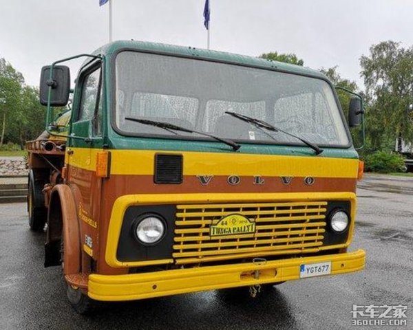 沃尔沃早期平头卡车 这大灯造型太萌了