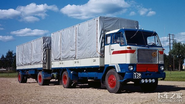沃尔沃早期平头卡车 这大灯造型太萌了