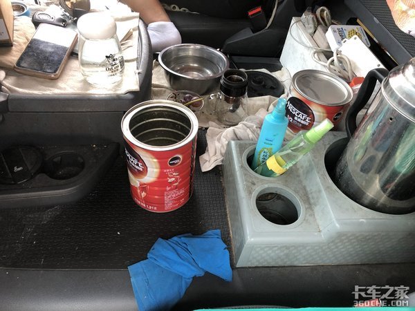 60后卡友买斯堪尼亚跑冷藏别有一番韵味