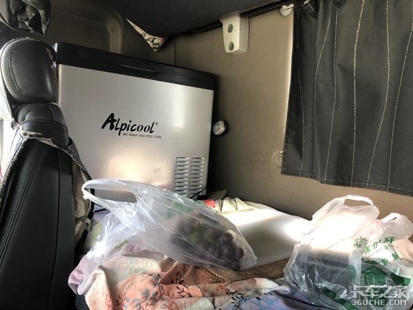 60后卡友买斯堪尼亚跑冷藏别有一番韵味