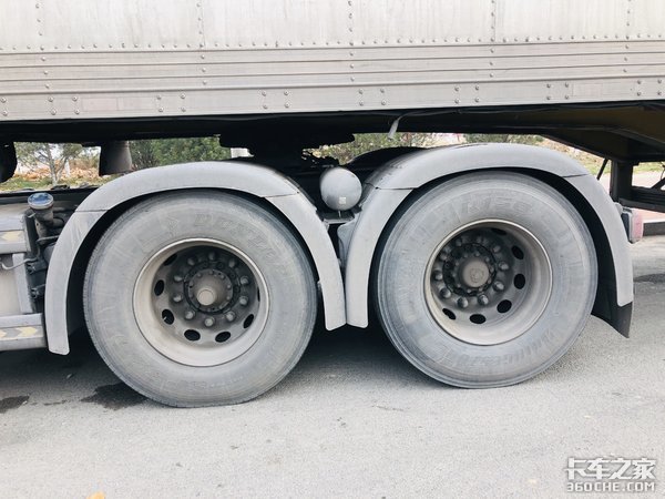 60后卡友买斯堪尼亚跑冷藏别有一番韵味