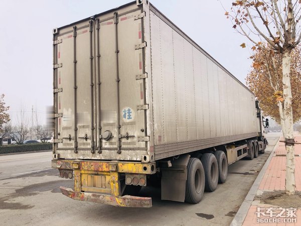 60后卡友买斯堪尼亚跑冷藏别有一番韵味