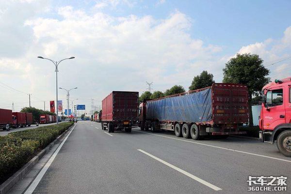 电商背后快递运输盛景 卡友却有喜有忧