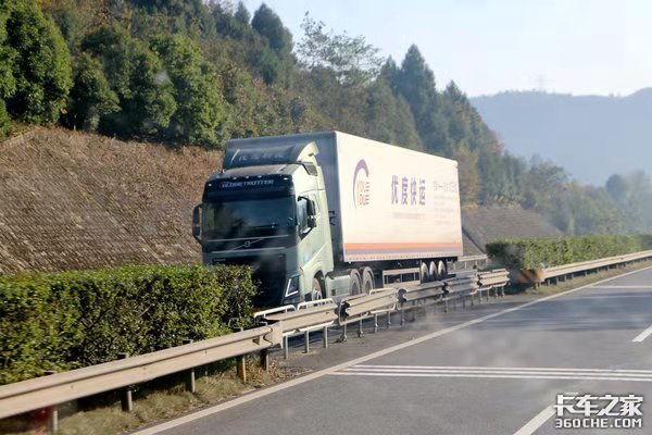 电商背后快递运输盛景 卡友却有喜有忧