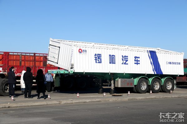 新国标挂车运输液袋穿无人区走长下坡 锣响团队抵达巴市并举行品鉴会