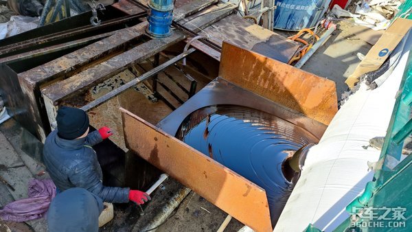 新国标挂车运输液袋穿无人区走长下坡 锣响团队抵达巴市并举行品鉴会