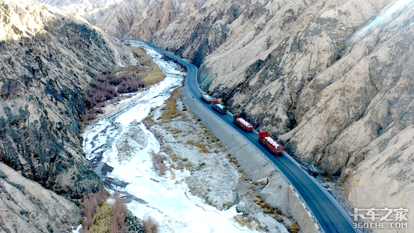 新国标挂车运输液袋穿无人区走长下坡 锣响团队抵达巴市并举行品鉴会