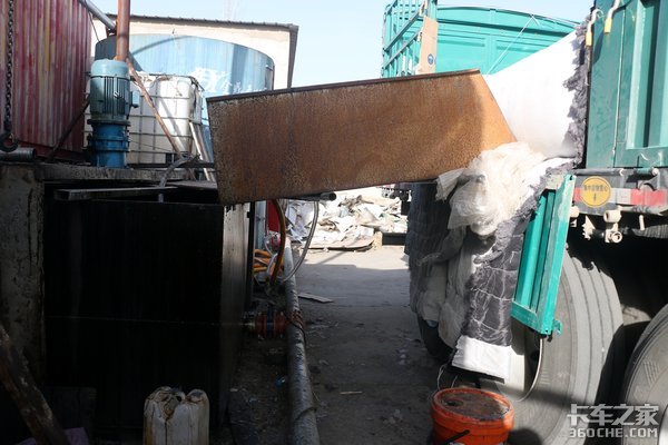 新国标挂车运输液袋穿无人区走长下坡 锣响团队抵达巴市并举行品鉴会