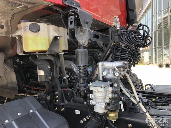 雷诺450马力配轻量化底盘 钢材、砂石料用车东风天龙VL评测