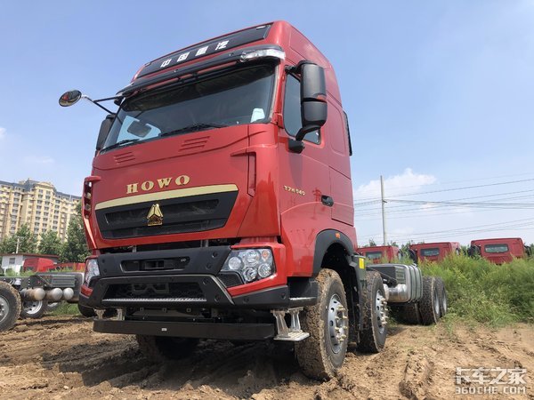 自卸车也有奢华版——HOWO T7H 8x4专用底盘