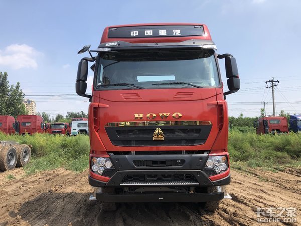 自卸车也有奢华版——HOWO T7H 8x4专用底盘