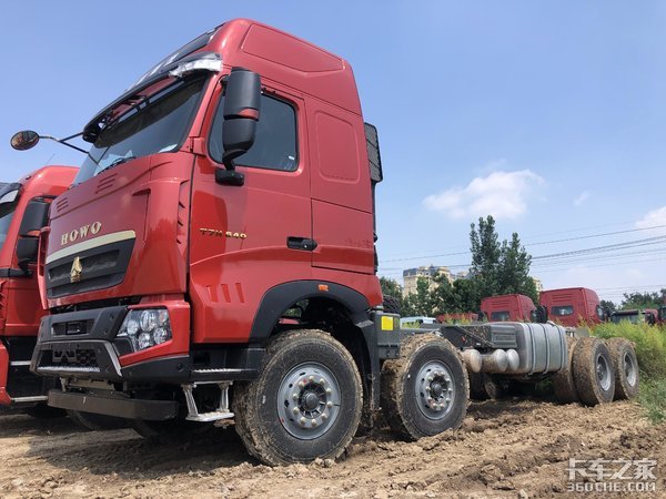 自卸车也有奢华版——HOWO T7H 8x4专用底盘