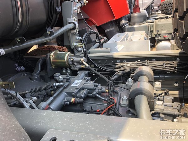 自卸车也有奢华版——HOWO T7H 8x4专用底盘