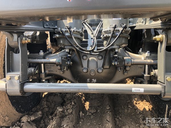 自卸车也有奢华版——HOWO T7H 8x4专用底盘