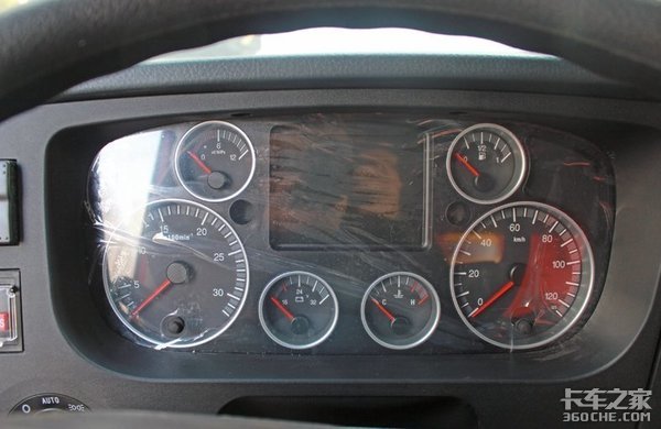 自卸车也有奢华版——HOWO T7H 8x4专用底盘