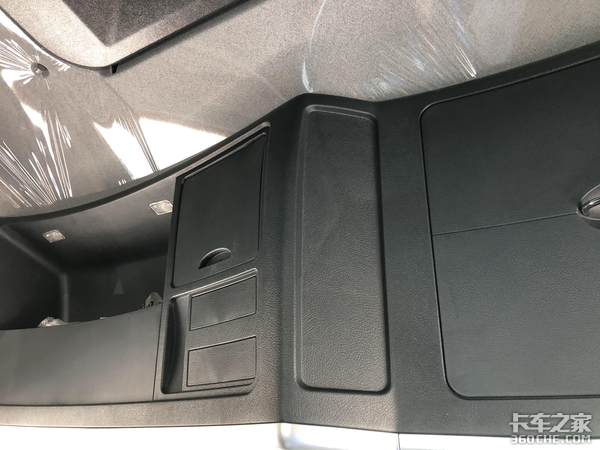 自卸车也有奢华版——HOWO T7H 8x4专用底盘