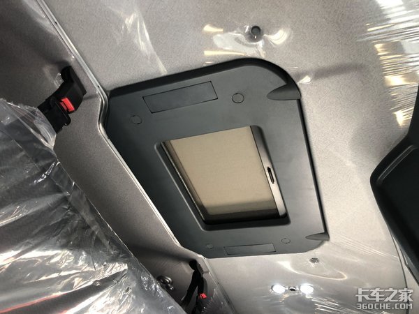 自卸车也有奢华版——HOWO T7H 8x4专用底盘