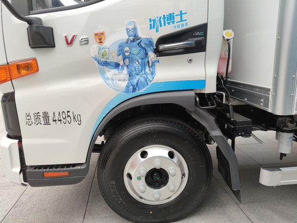 售价14.28万宽体高配冷链车型值得一看