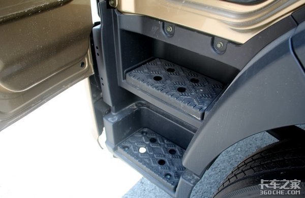 高颜值、多元上装潜力 福田奥铃大黄蜂6m8底盘值得考虑