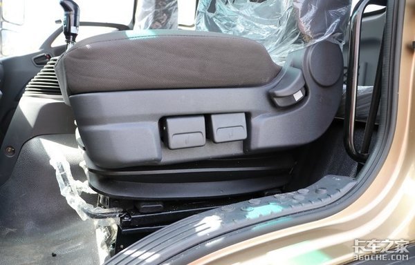 高颜值、多元上装潜力 福田奥铃大黄蜂6m8底盘值得考虑