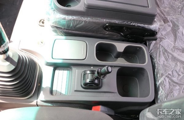 高颜值、多元上装潜力 福田奥铃大黄蜂6m8底盘值得考虑