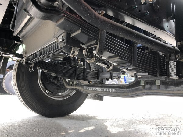 高颜值、多元上装潜力 福田奥铃大黄蜂6m8底盘值得考虑