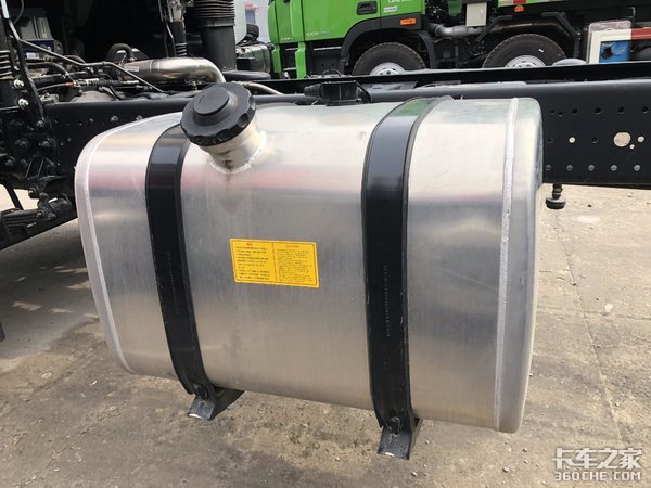 高颜值、多元上装潜力 福田奥铃大黄蜂6m8底盘值得考虑