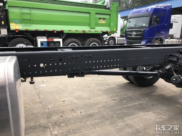 高颜值、多元上装潜力 福田奥铃大黄蜂6m8底盘值得考虑