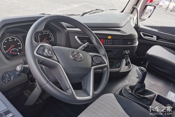 车市速看:燃气自卸更省钱 360马力的上汽红岩杰虎H6