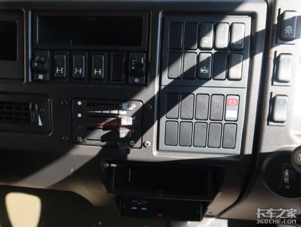 曼恩HX60军用卡车 优秀的机动能力 模块化底盘是亮点！