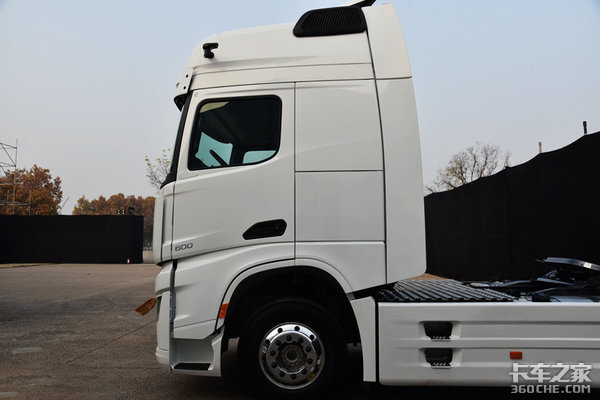 陕汽德龙X6000来了！ 重新定义高端重卡