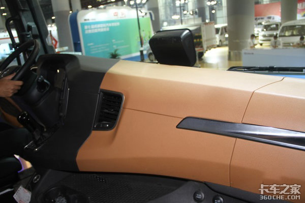 陕汽德龙X6000来了！ 重新定义高端重卡